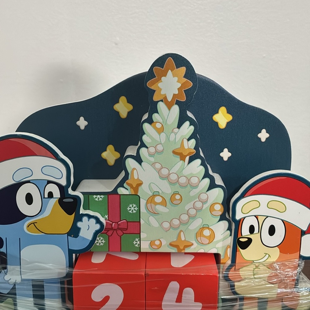 NWT- Bluey & Bingo- Wooden Days Until Christmas Countdown Calendar w/ # Blocks - Picture 4 of 17